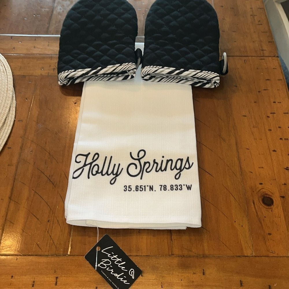 New Holly Springs North Carolina State GPS Kitchen Tea towel & FREE Oven Mitts